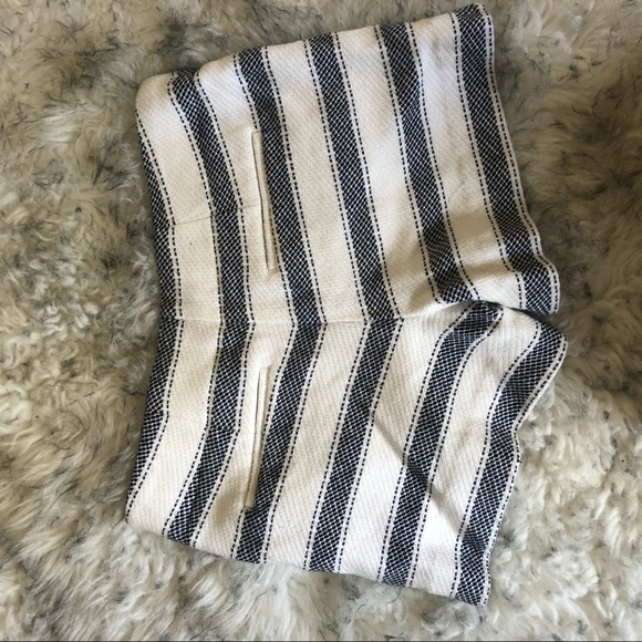 LOFT navy blue/white woven shorts - Picture 4 of 5